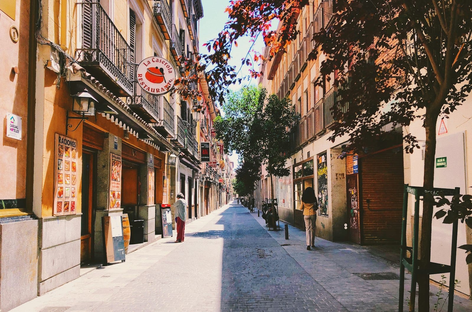 Muy vs mucho: the one rule, the chart, the quiz